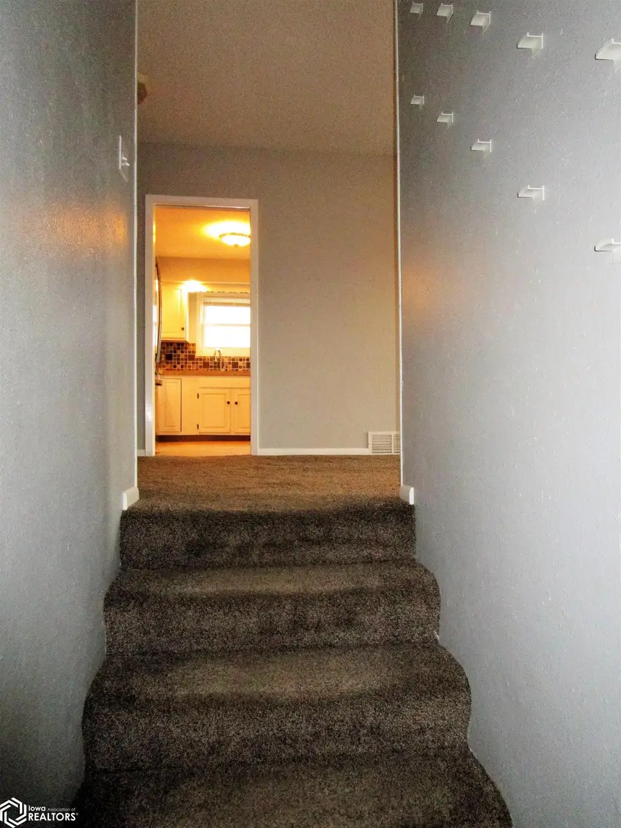 2513 Sunset Drive, Iowa Falls, IA 50126 - #3