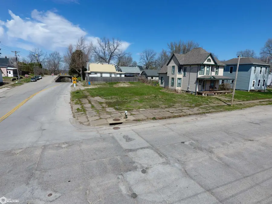 830 Oak Street, Burlington, IA 52601 - #2