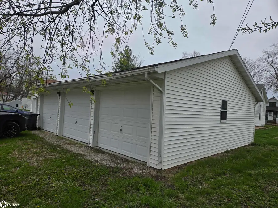 1711 Lincoln Street, Burlington, IA 52601 - #3