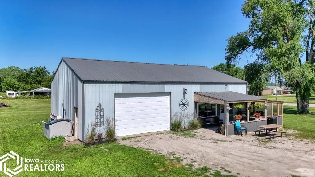 407 W Pleasant, Cincinnati, IA 52549 - #1