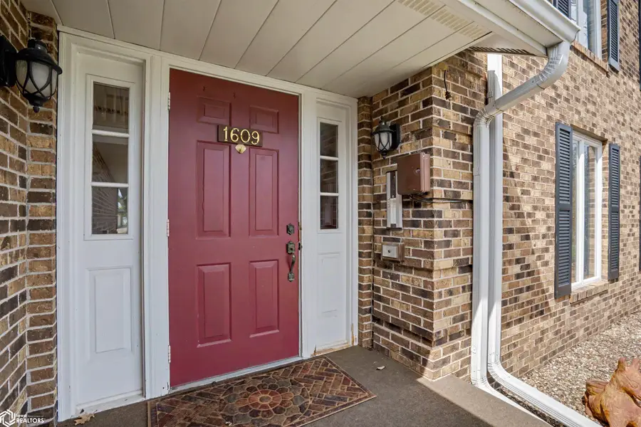 1609 Orchard Meadow Drive #B2, Burlington, IA 52601 - #3