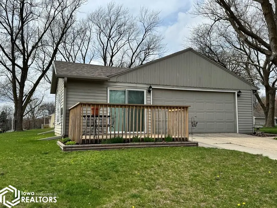 609 Lincoln Drive, Webster City, IA 50595 - #2