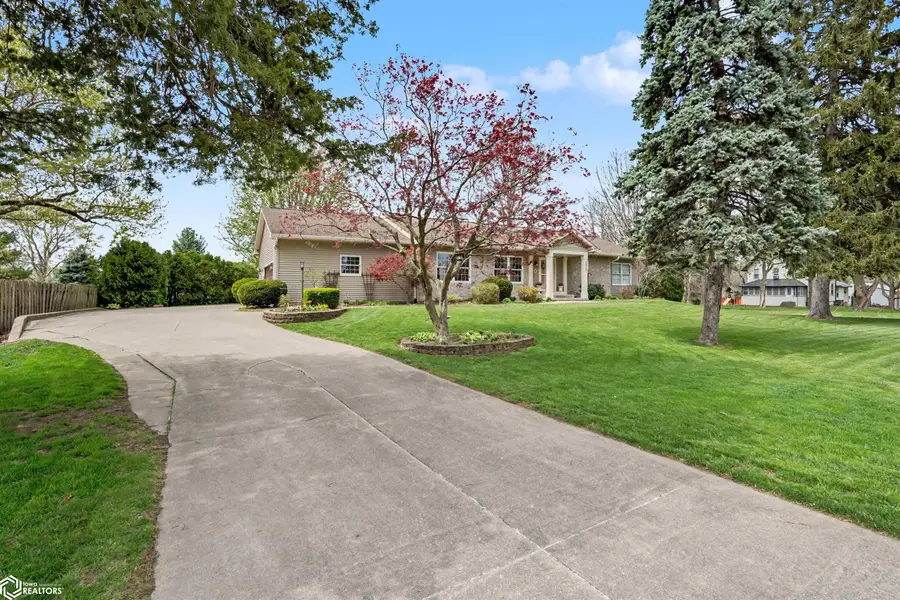 2937 Cliff Road, Burlington, IA 52601 - #2