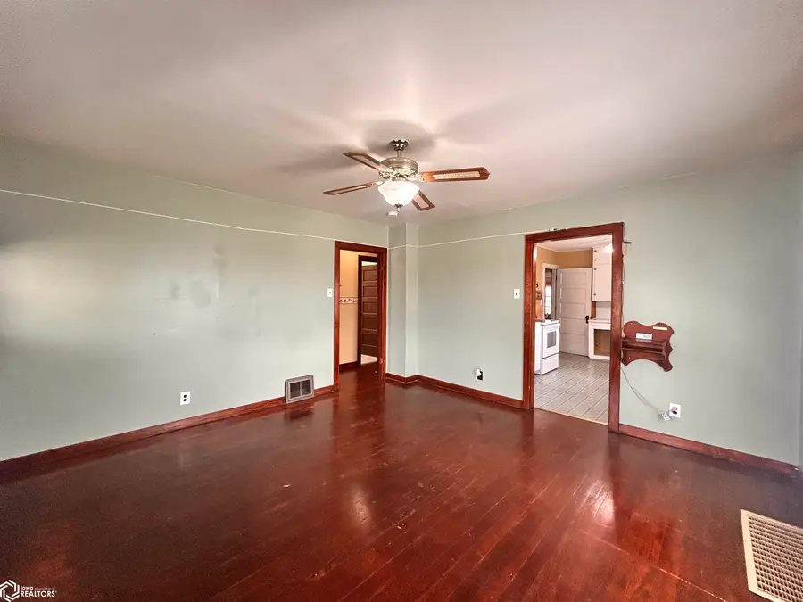 403 S Washington Street, Bloomfield, IA 52536 - #3