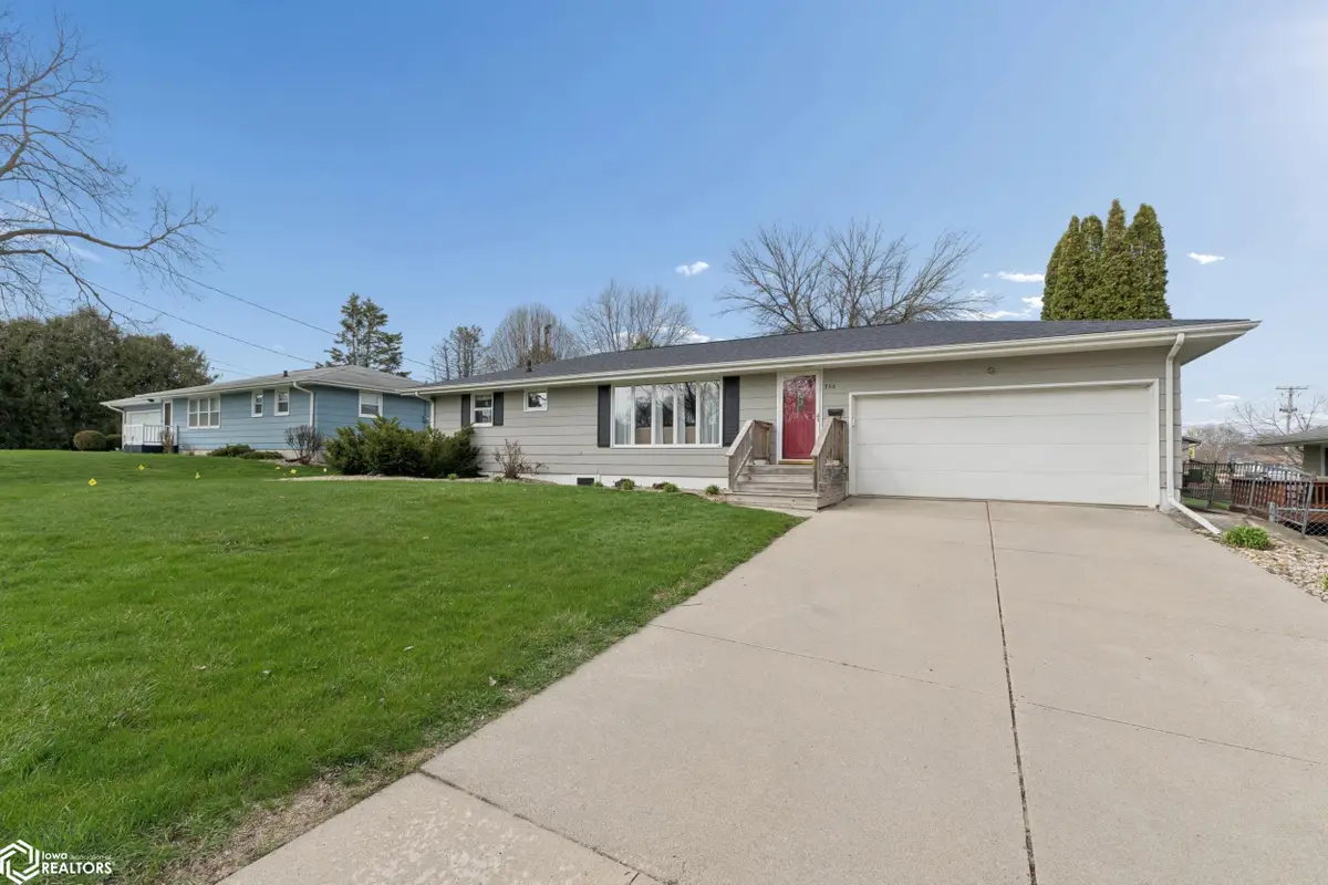 706 6th Street Se, Mason City, IA 50401 - #1