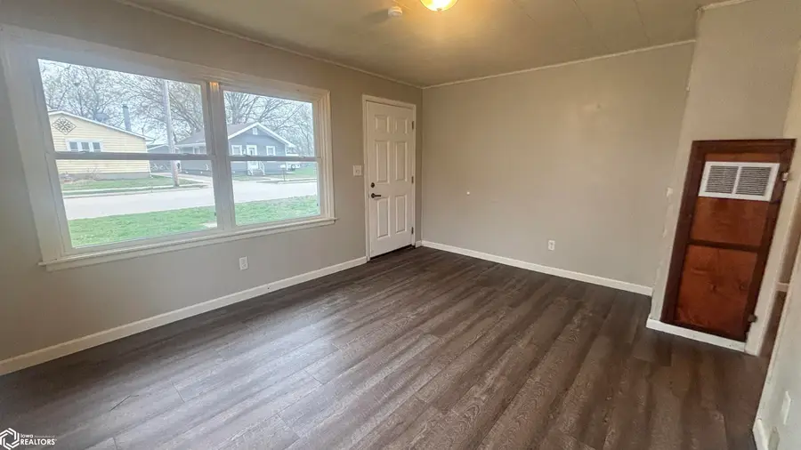 412 29th Street Sw, Mason City, IA 50401 - #3