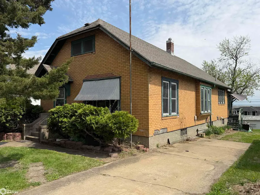714 S 4th Street, Burlington, IA 52601 - #3