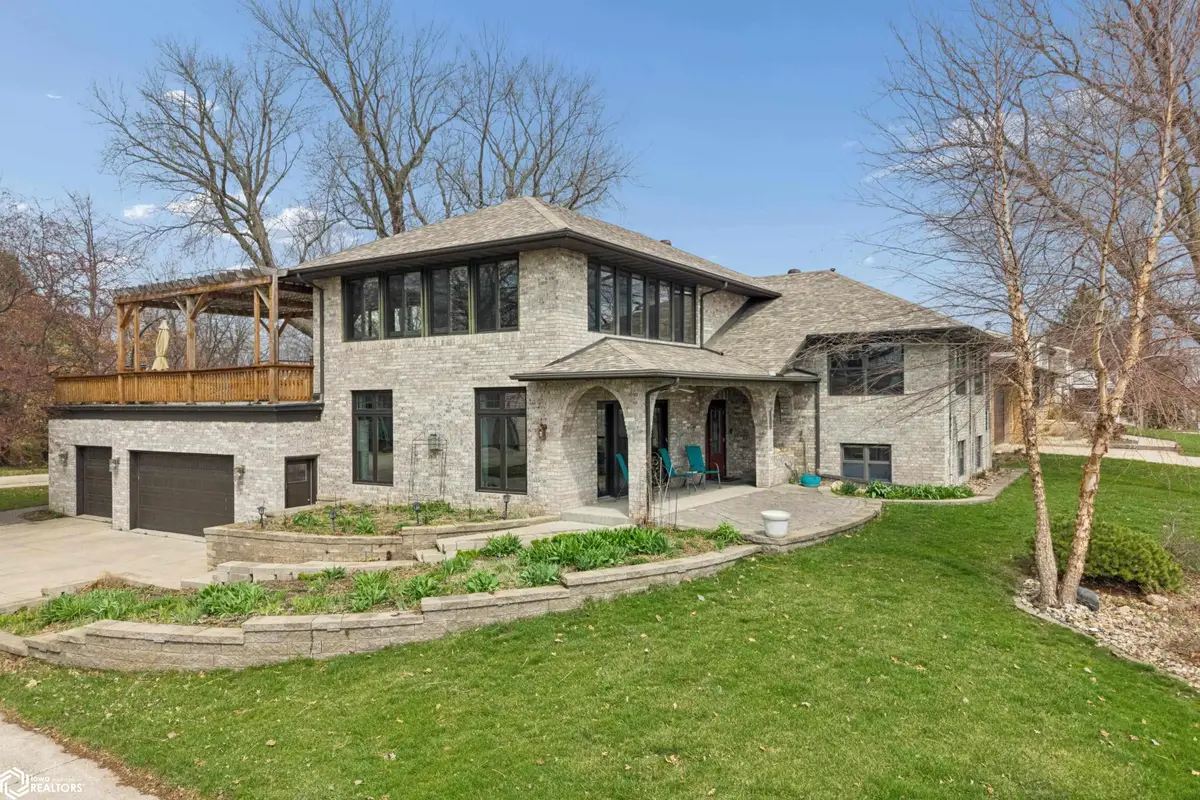 3514 N Shore Dr, Clear Lake, IA 50428 - #1