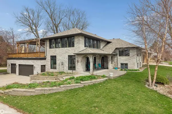 3514 N Shore Dr, Clear Lake, IA 50428