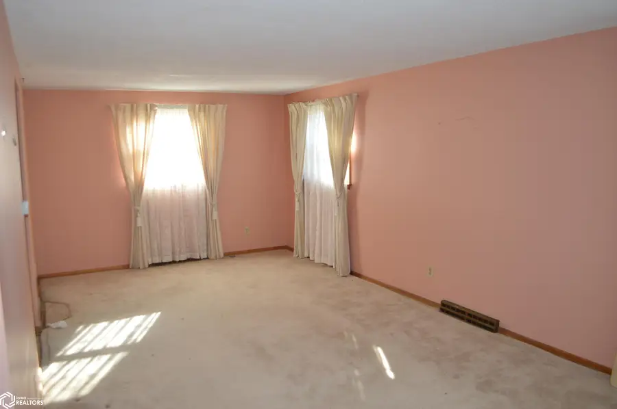 79 Sunny Circle, Mason City, IA 50401 - #2