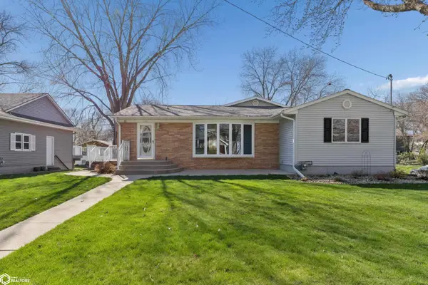 423 19th Street W, Clear Lake, IA 50428