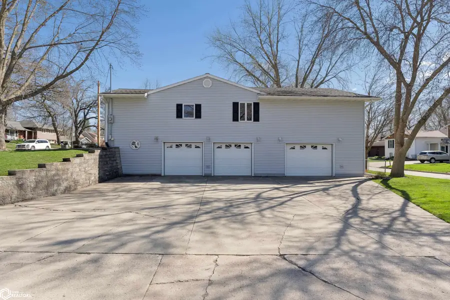 423 19th Street W, Clear Lake, IA 50428 - #3