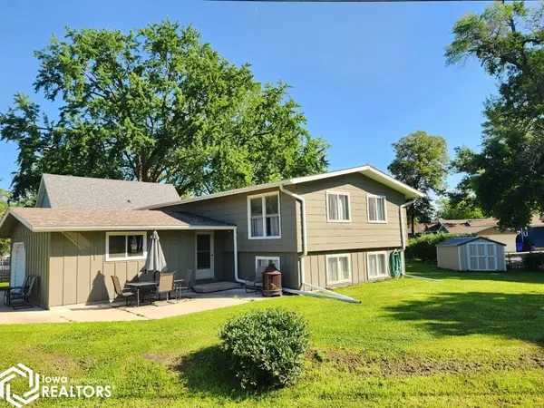 15257 Thoburn Avenue, Clear Lake, IA 50428