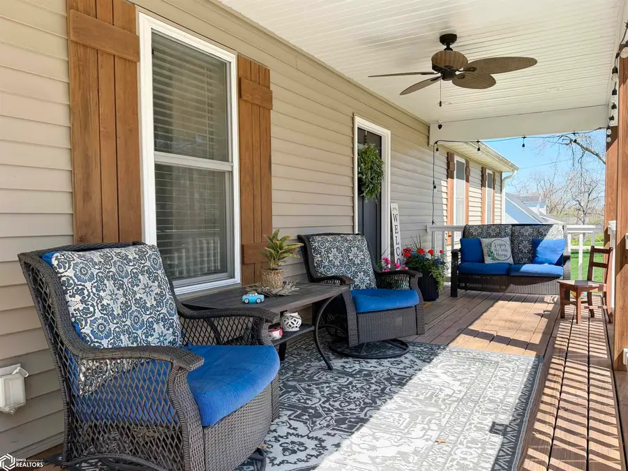 332 S 11th Avenue W, Newton, IA 50208 - #2