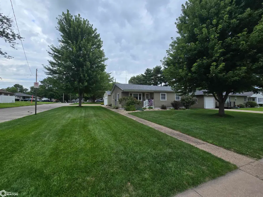 402 E Pennington Street, West Burlington, IA 52655 - #2