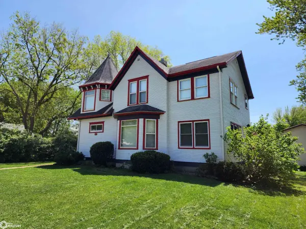 809 2nd Avenue N, Clear Lake, IA 50428