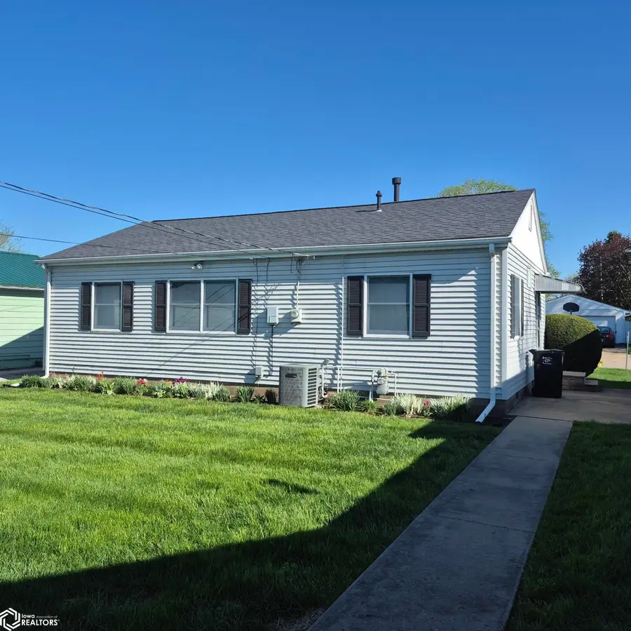 924 Clinton Ave., Ottumwa, IA 52501 - #3