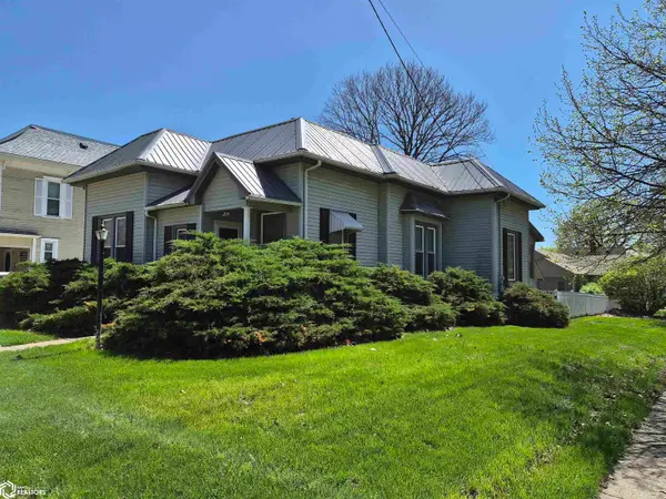 214 College Avenue, Oskaloosa, IA 52577