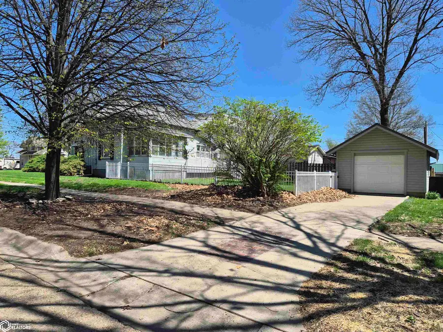 214 College Avenue, Oskaloosa, IA 52577 - #2