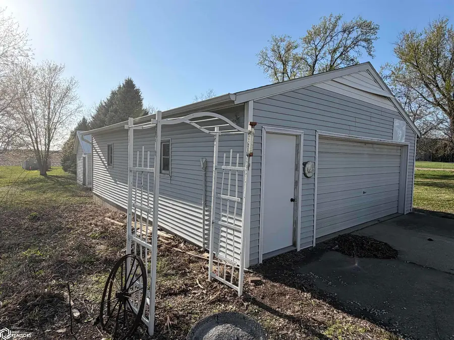 811 S Commercial Avenue, Eagle Grove, IA 50533 - #3