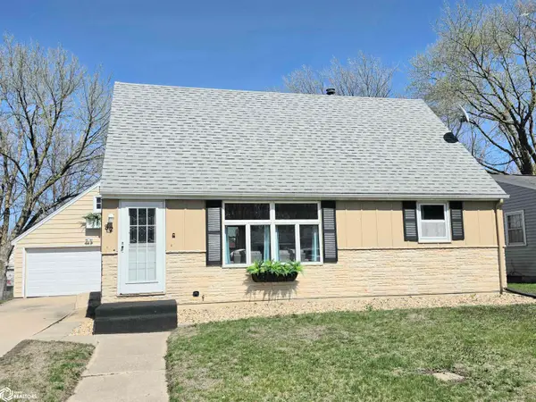 82 Sunny Circle, Mason City, IA 50401