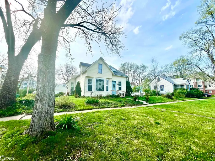 302 S Court Street, Fairfield, IA 52556 - #2