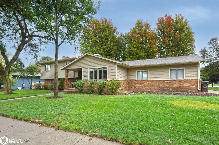 925 S 12th Street, Nevada, IA 50201 - #2