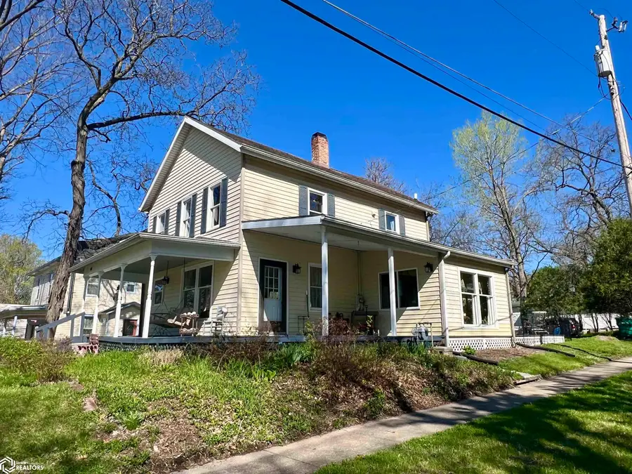 407 E Lowe Avenue, Fairfield, IA 52556 - #2