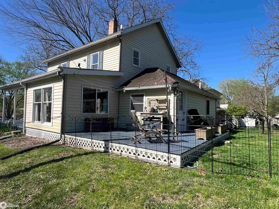 407 E Lowe Avenue, Fairfield, IA 52556 - #3