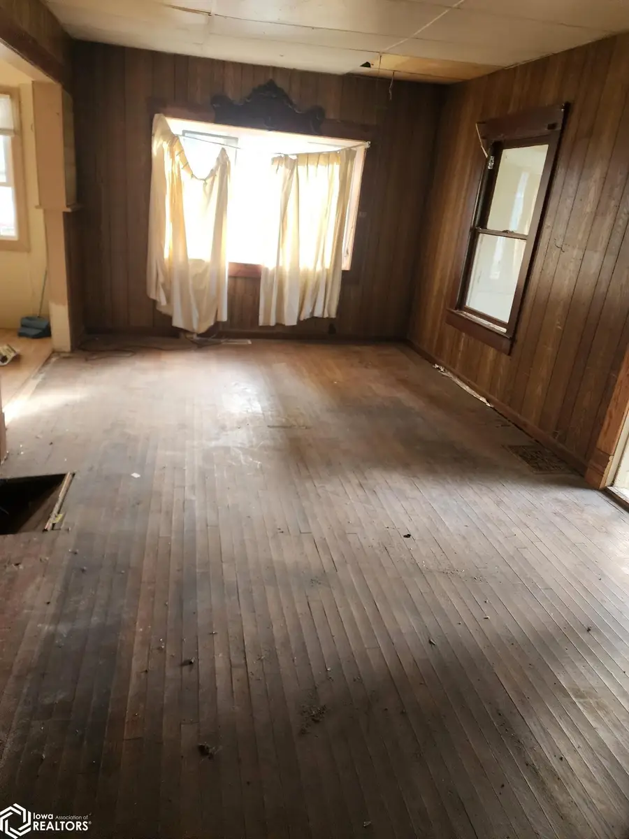 3633 Bowdoin Street, Des Moines, IA 50313 - #3