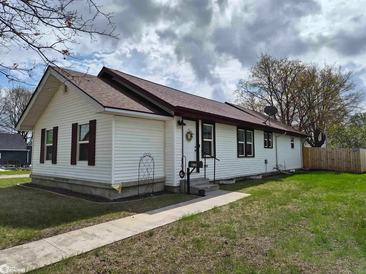 812 8th Avenue E, Oskaloosa, IA 52577 - #1