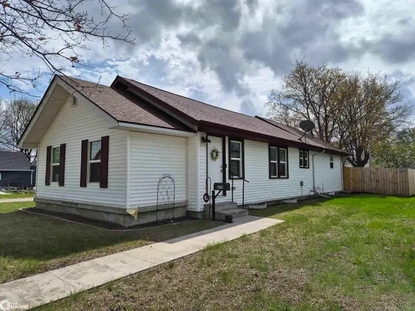 812 8th Avenue E, Oskaloosa, IA 52577