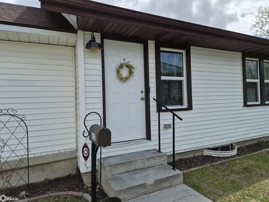 812 8th Avenue E, Oskaloosa, IA 52577 - #2