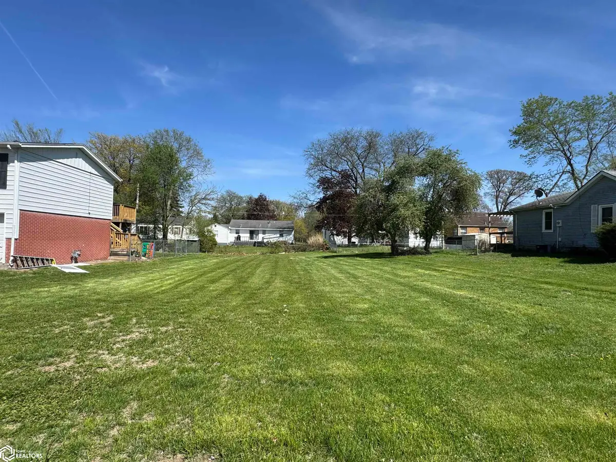 S 10th Street, Burlington, IA 52601 - #1