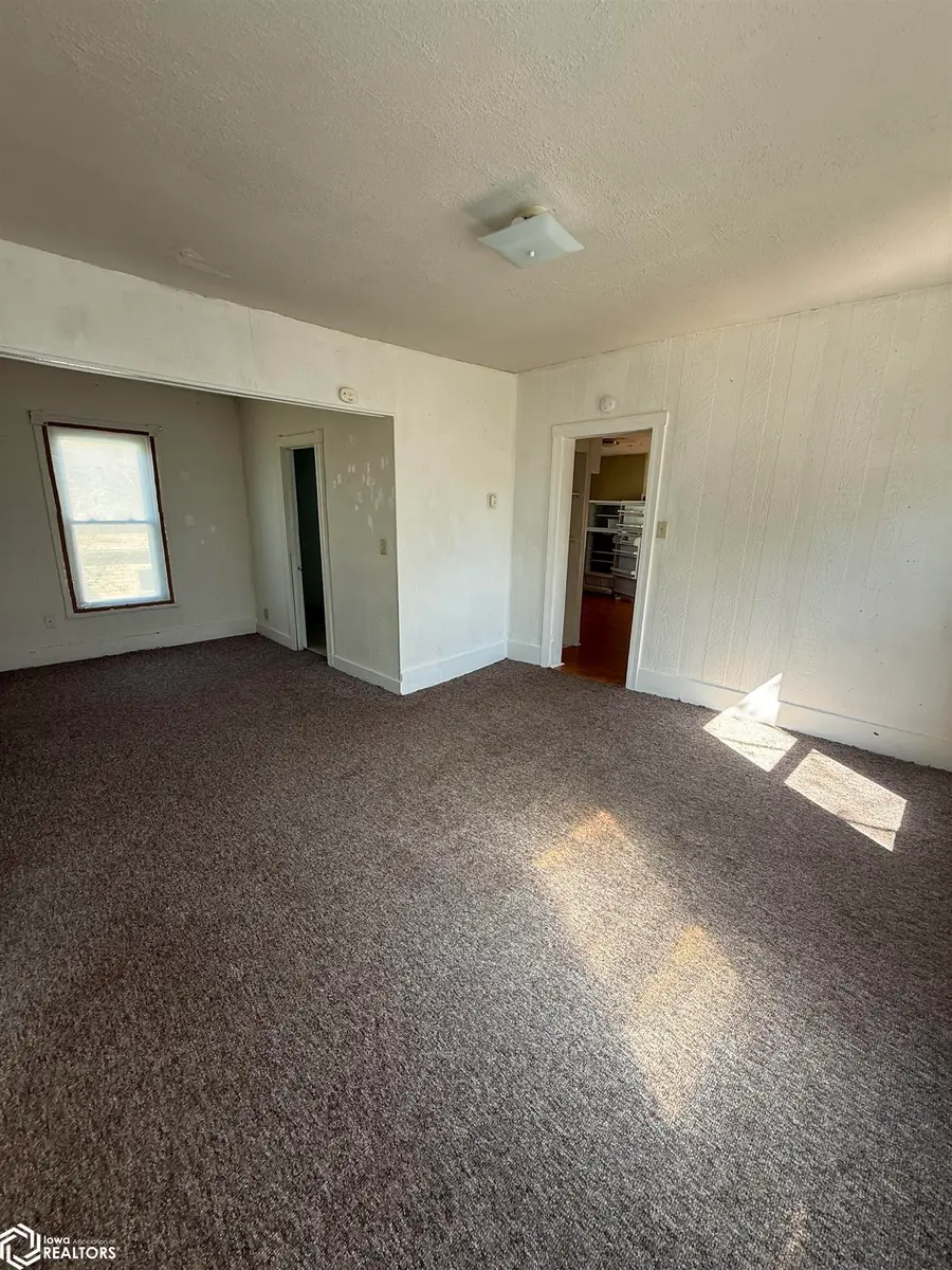 1110 Bartlett Street, Burlington, IA 52601 - #3