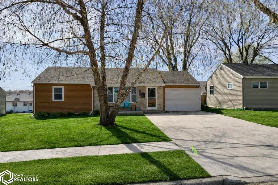 400 S Walnut Street, Carroll, IA 51401 - #2