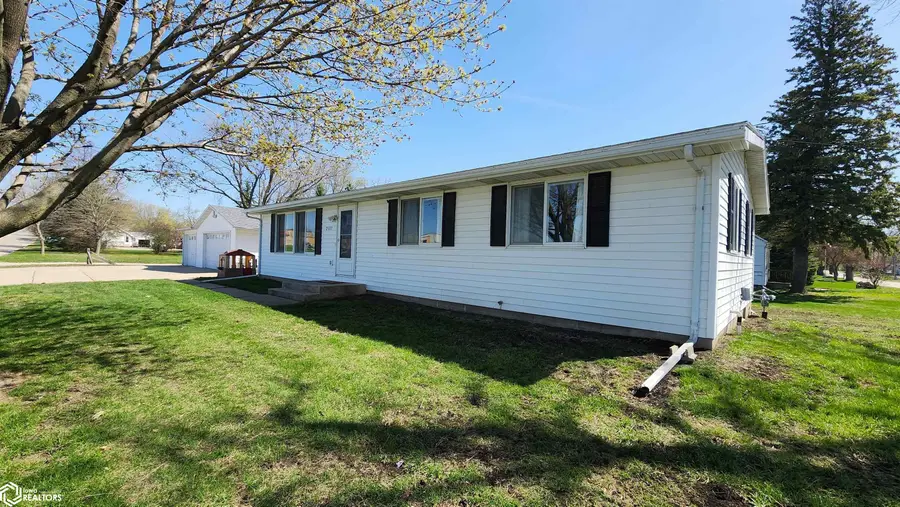 2117 S Mckinley Avenue, Mason City, IA 50401 - #2