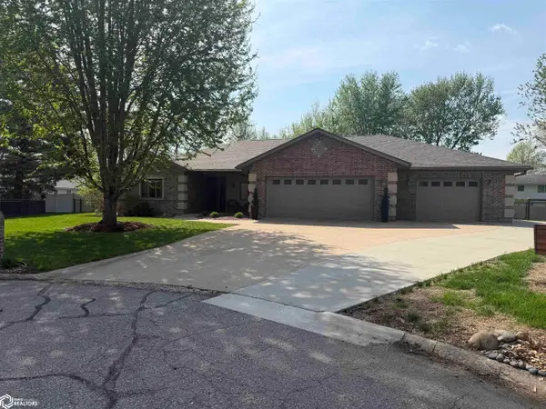 502 Kingman Circle, Fairfield, IA 52556