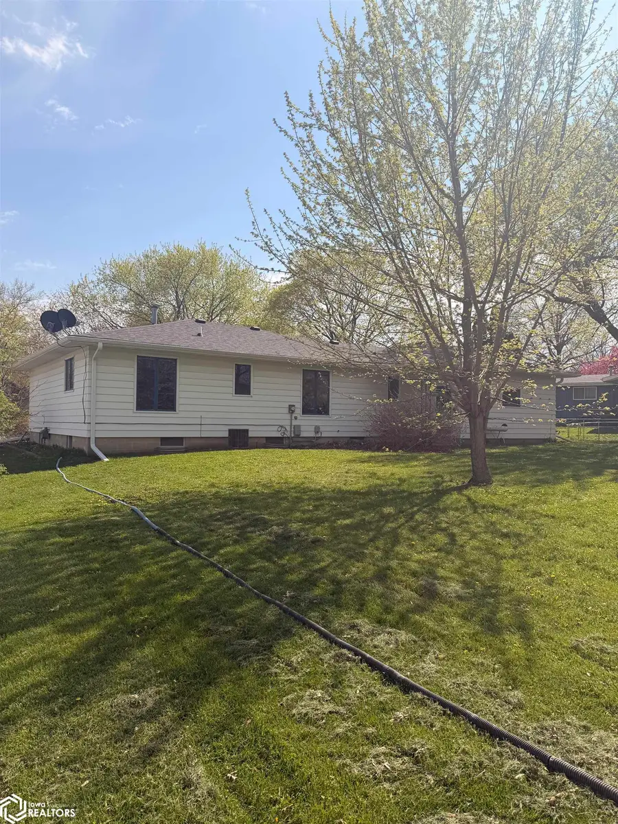 2128 W Bremer Avenue, Waverly, IA 50677 - #3