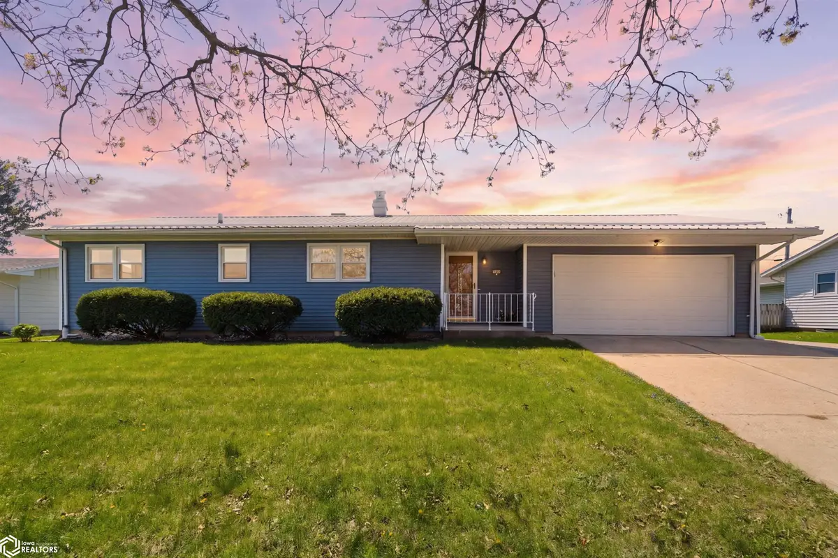 209 Thomas Drive, Marshalltown, IA 50158 - #1