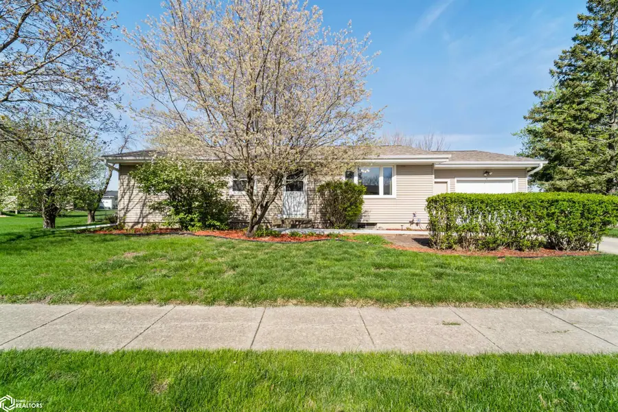 914 S 12th Street, Nevada, IA 50201 - #3