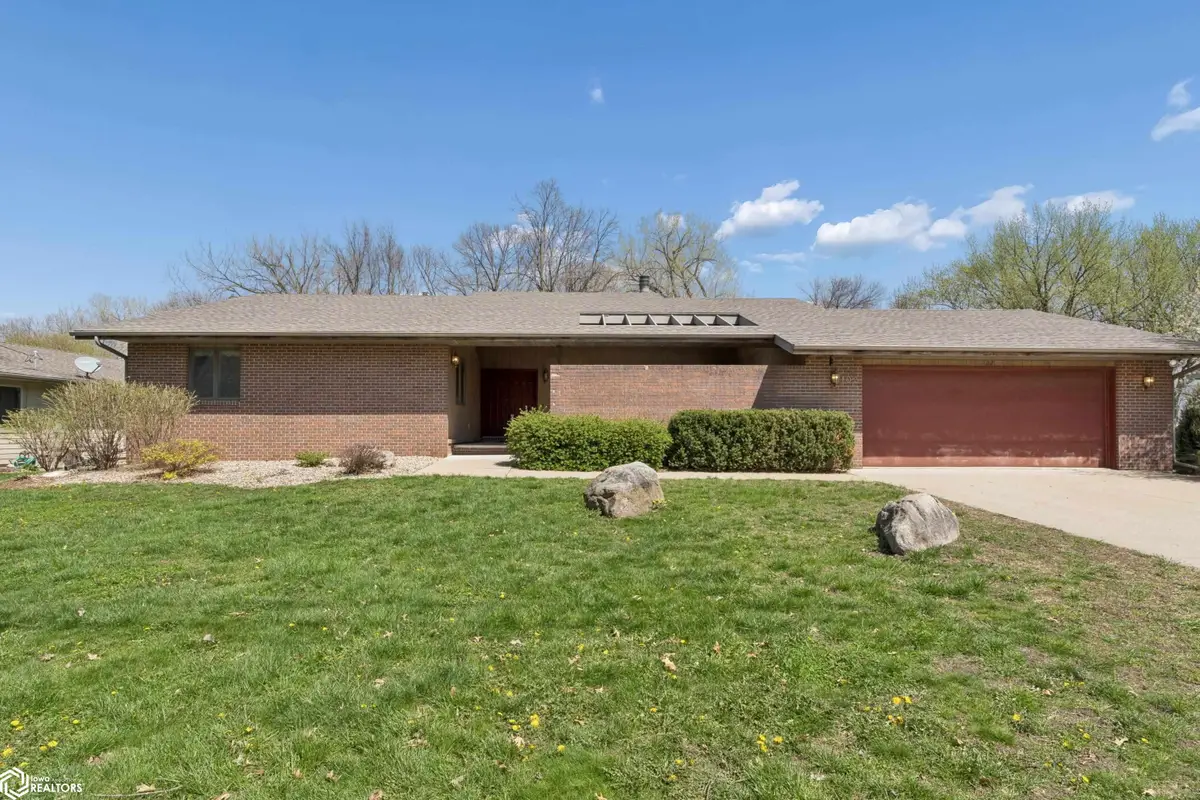 102 34th Street W, Clear Lake, IA 50428 - #1