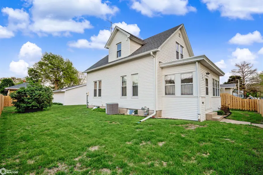 1208 S 15th Street, Burlington, IA 52601 - #2