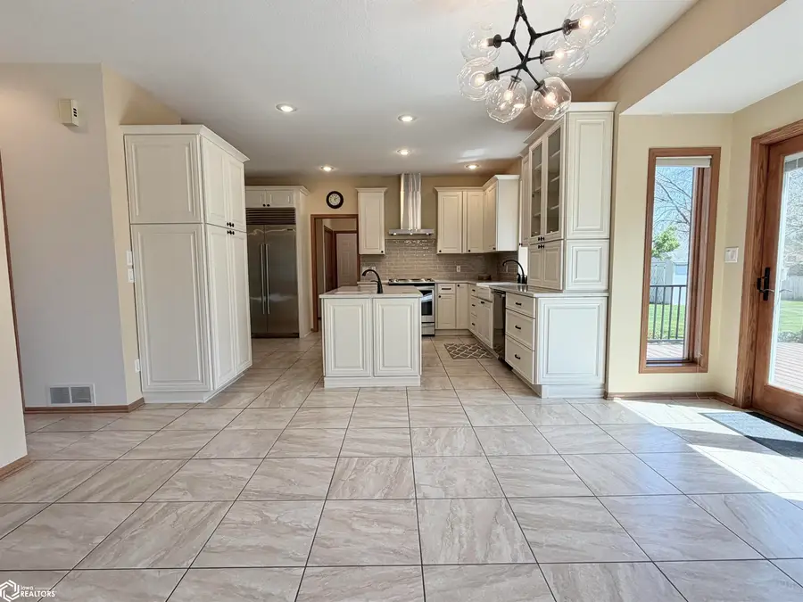 2309 N 7th Avenue Place E, Newton, IA 50208 - #3