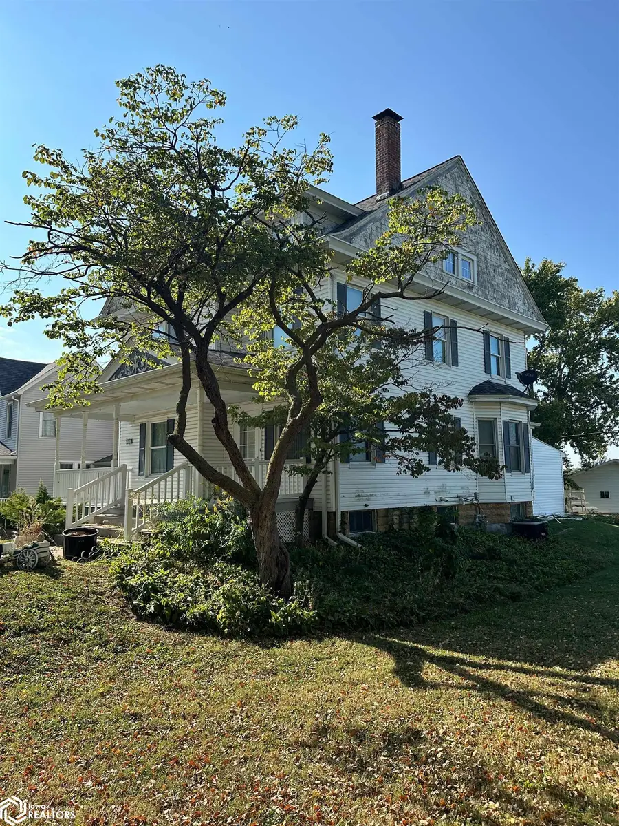 381 E 3rd Street, Dallas City, IL 62330 - #2