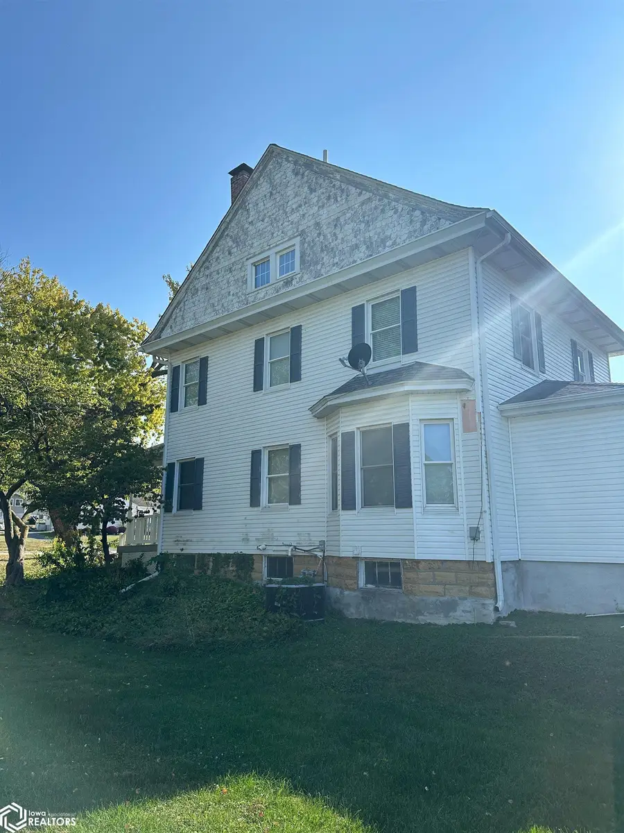 381 E 3rd Street, Dallas City, IL 62330 - #3