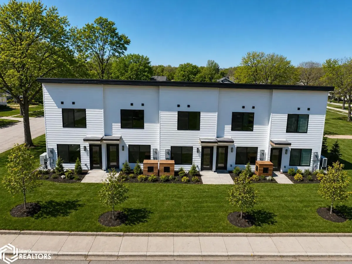 328 S 11th St, Sac City, IA 50583 - #1