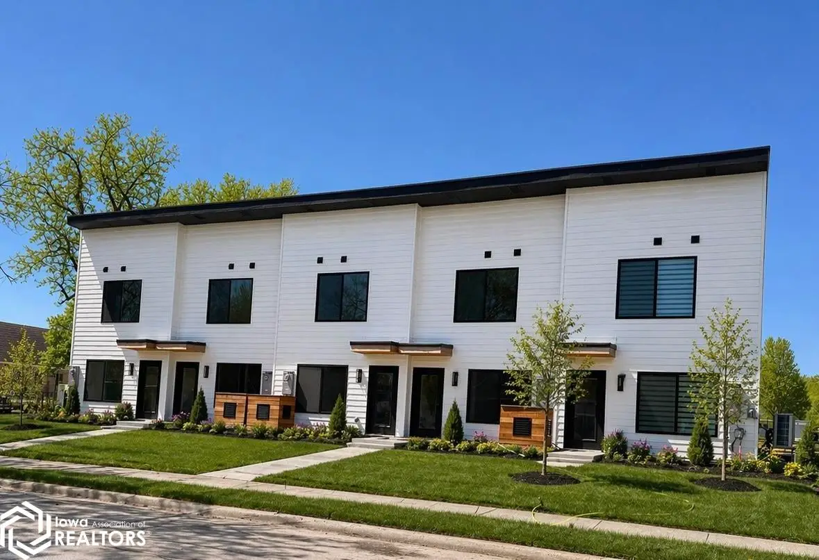 326 S 11th St, Sac City, IA 50583 - #1