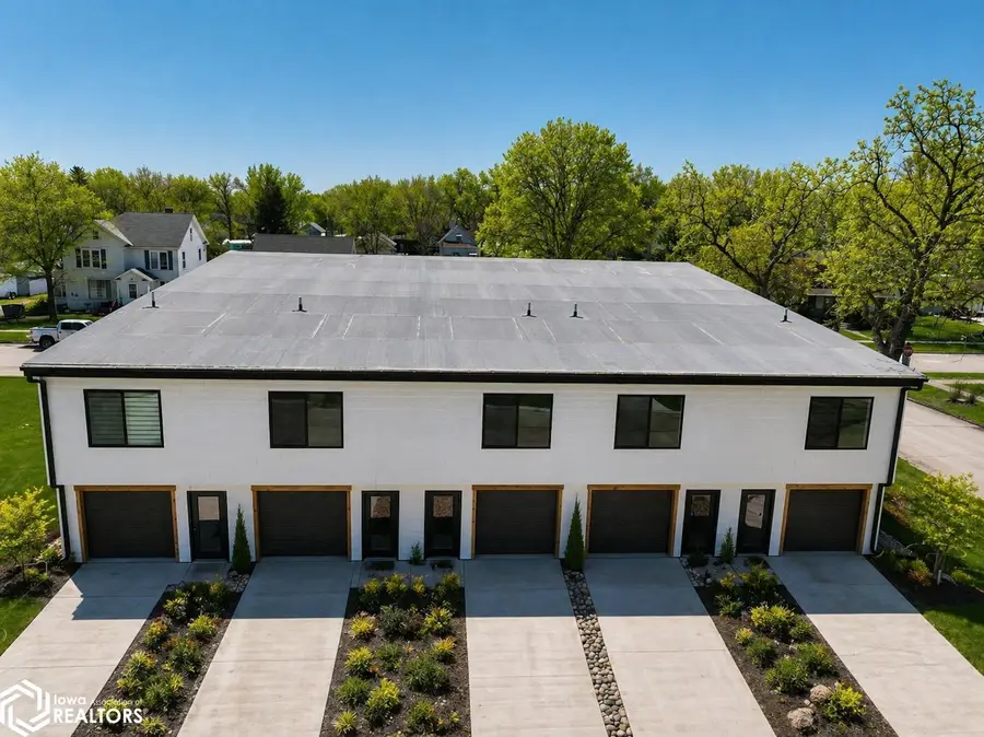 326 S 11th St, Sac City, IA 50583 - #3