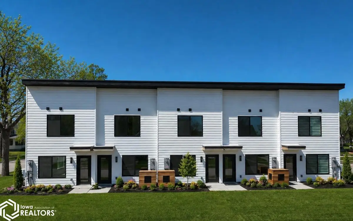 324 S 11th St, Sac City, IA 50583 - #1